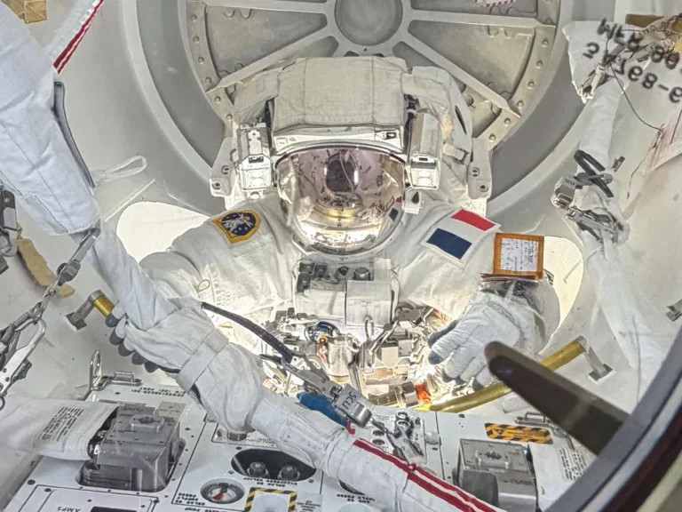 tuta passeggiata spaziale adenot