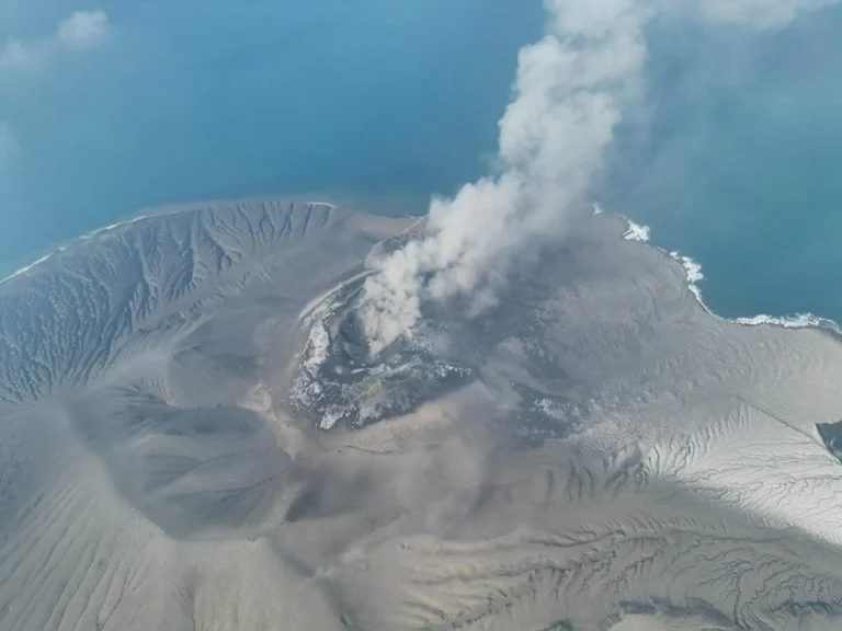 Anak Krakatau eruzione indonesia