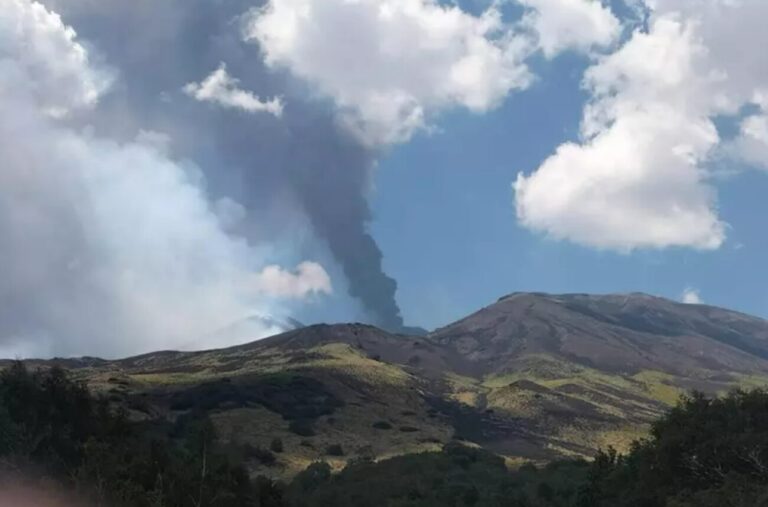 Eruzione Etna aeroporto Catania