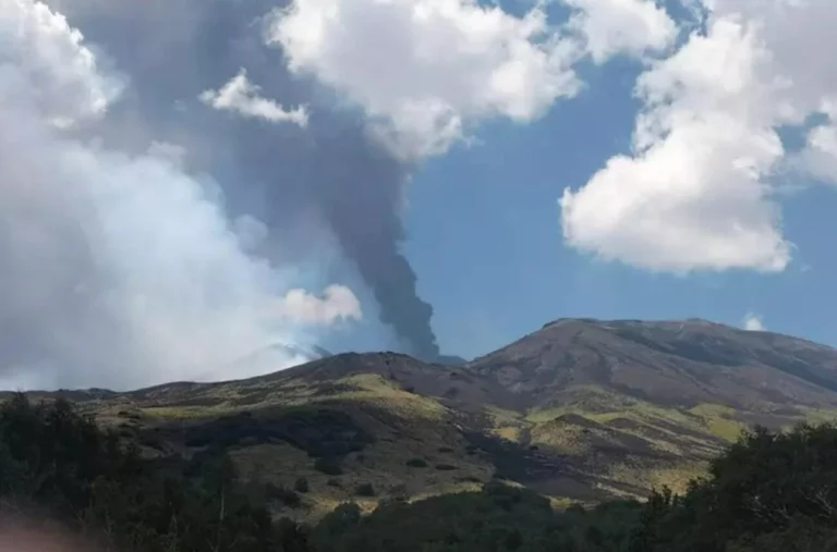 Eruzione Etna aeroporto Catania
