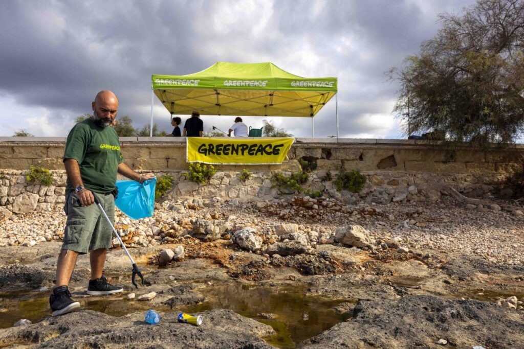 Greenpeace rifiuti plastica