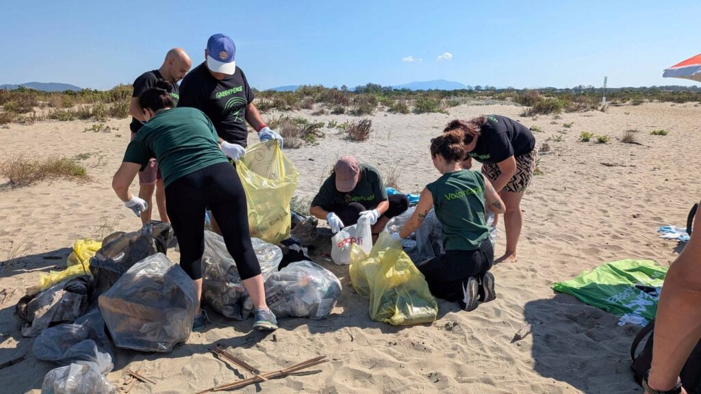Greenpeace rifiuti plastica