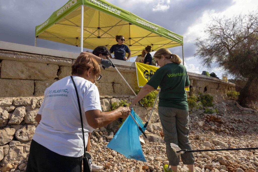 Greenpeace rifiuti plastica