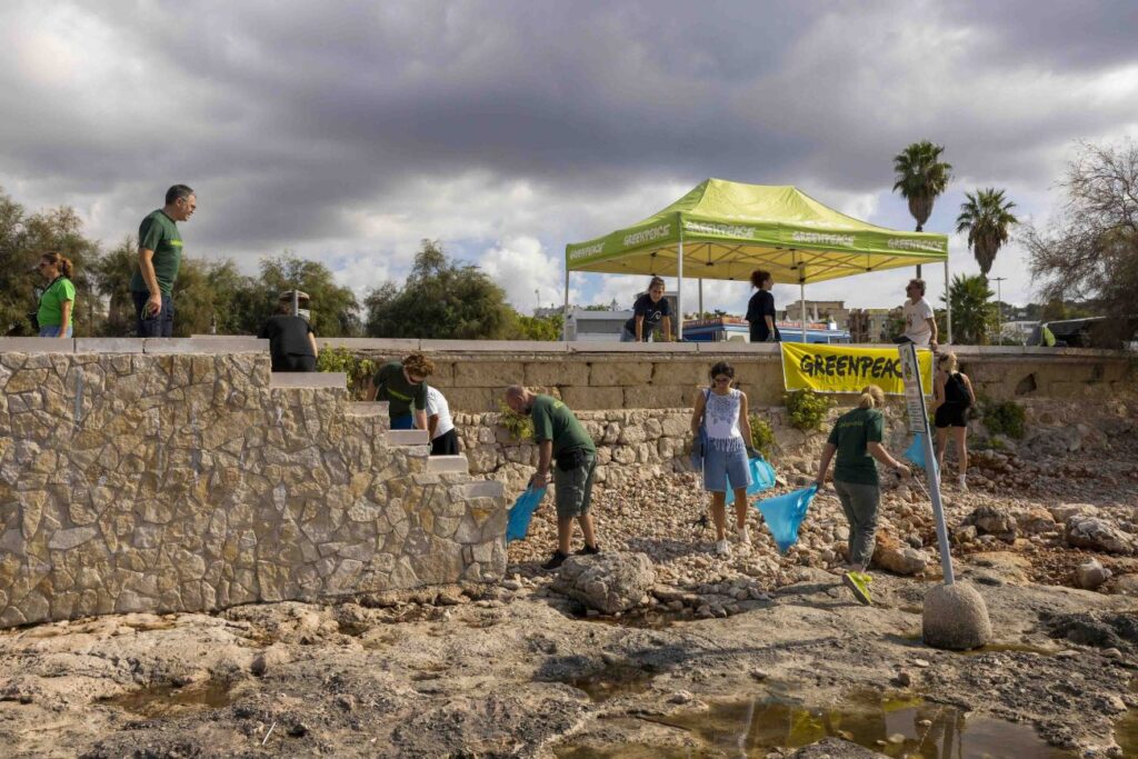 Greenpeace rifiuti plastica