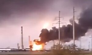 Guerra Ucraina incendio raffineria