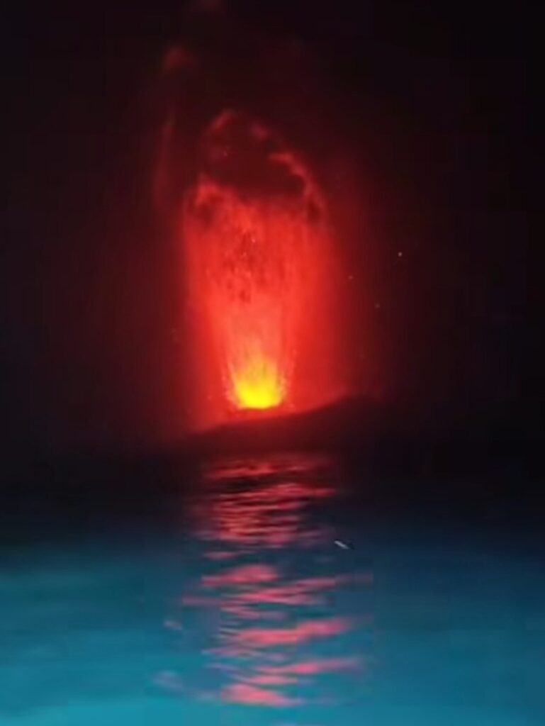 eruzione anak krakatau
