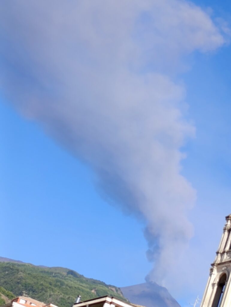 etna oggi colonna cenere