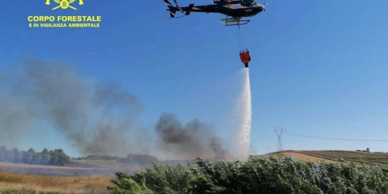incendi sardegna elicottero