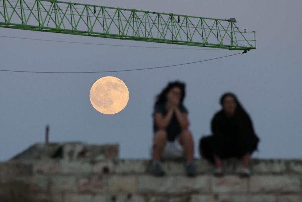 luna del raccolto gerusalemme