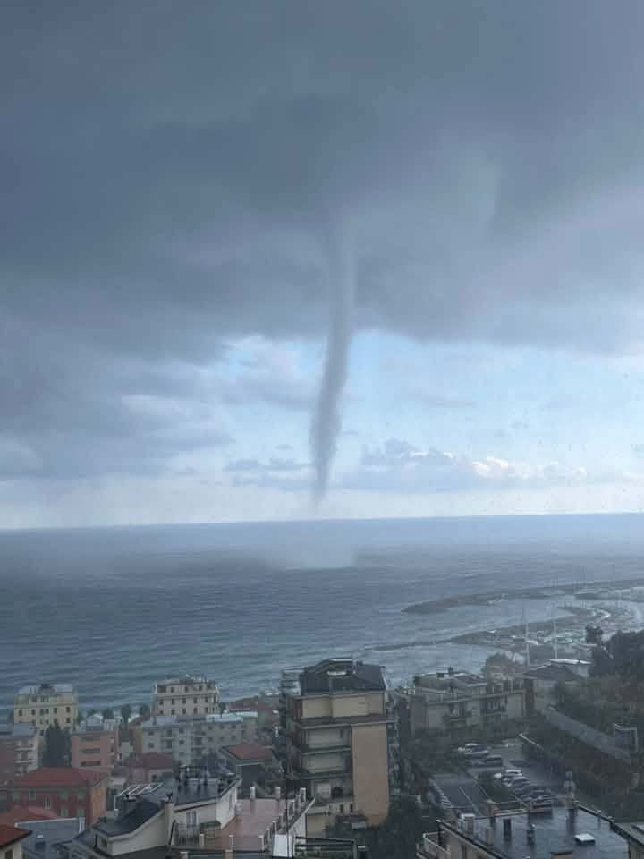 maltempo tromba marina varazze liguria
