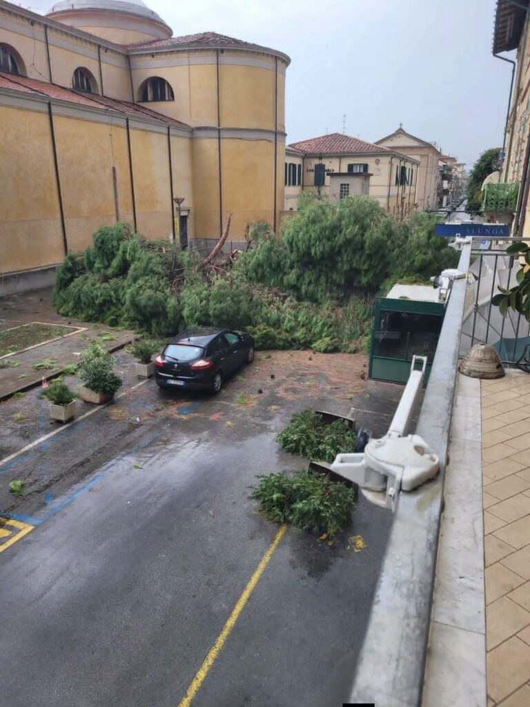 maltempo viareggio toscana