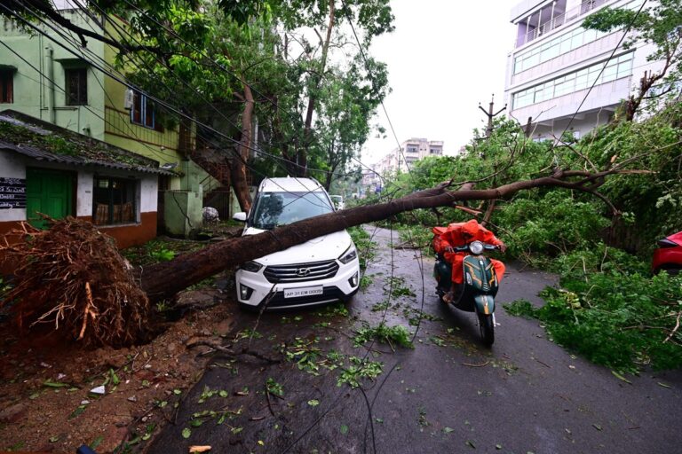 Ciclone Arnab india