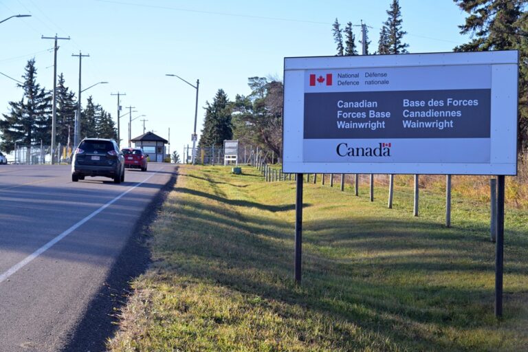 incendio base militare canada