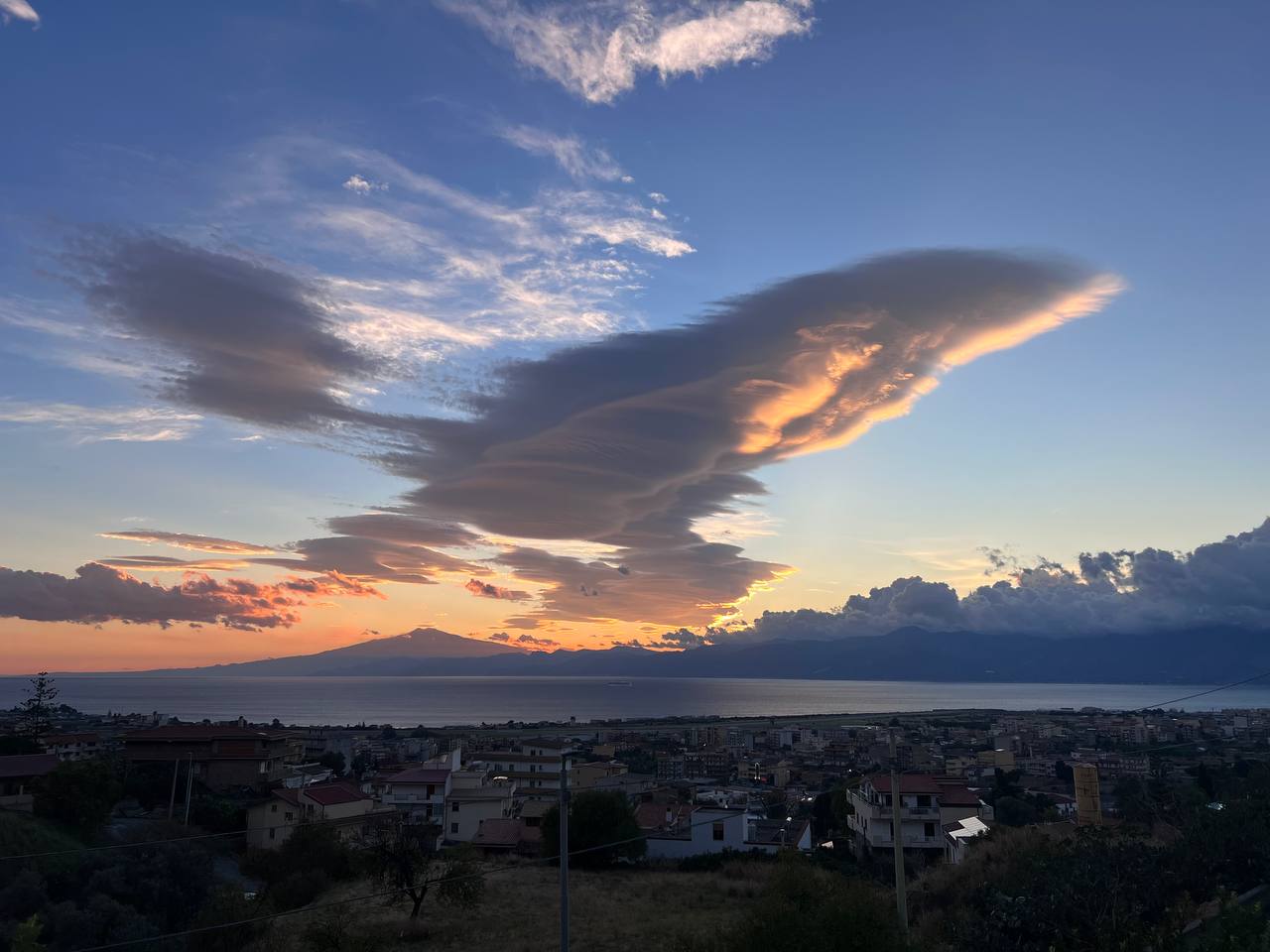 nube lenticolare stretto di messina