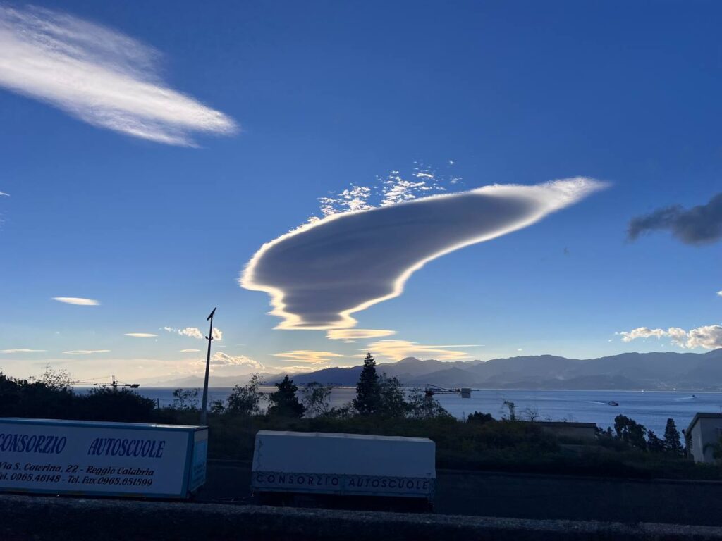 nubi lenticolari stretto di messina 27 ottobre 2026