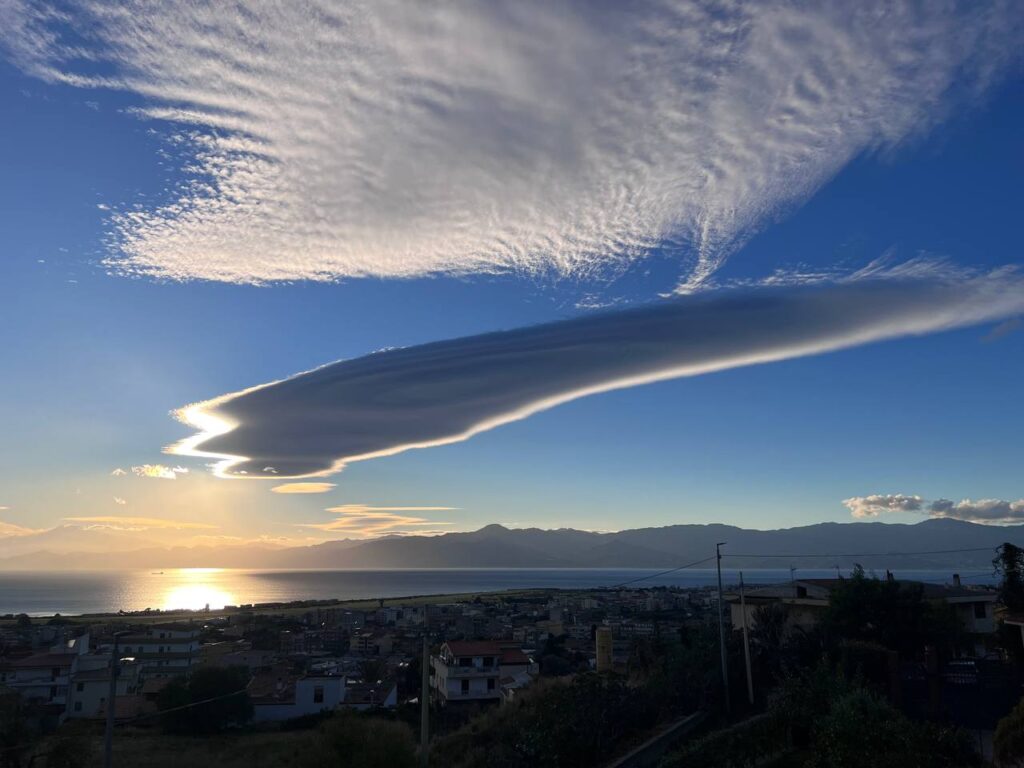 nubi lenticolari stretto di messina 27 ottobre 2026