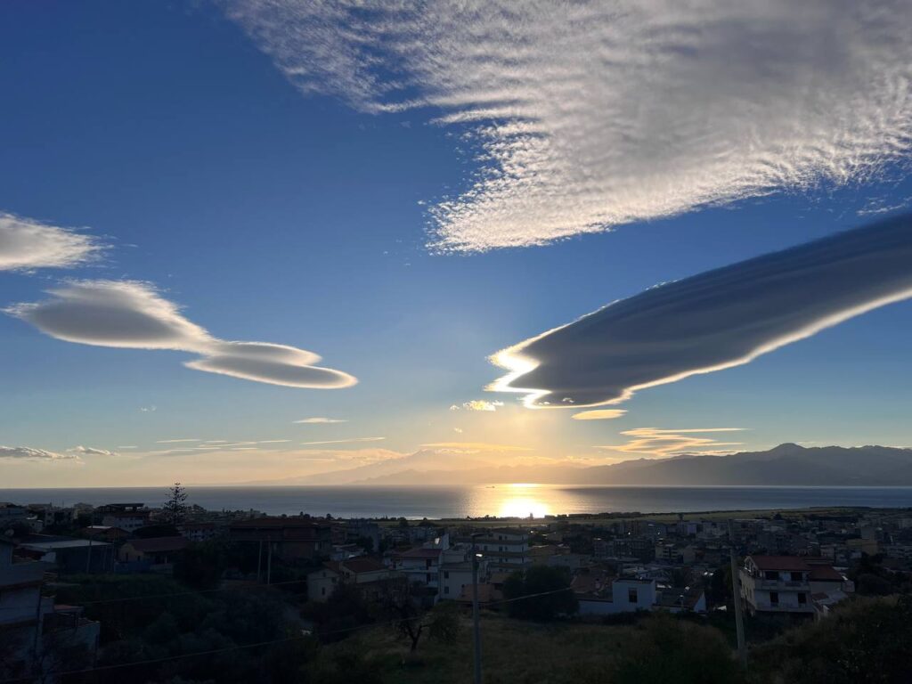 nubi lenticolari stretto di messina 27 ottobre 2026