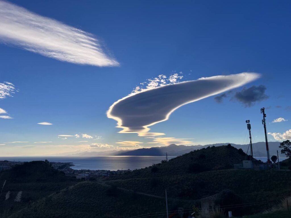 nubi lenticolari stretto di messina 27 ottobre 2026