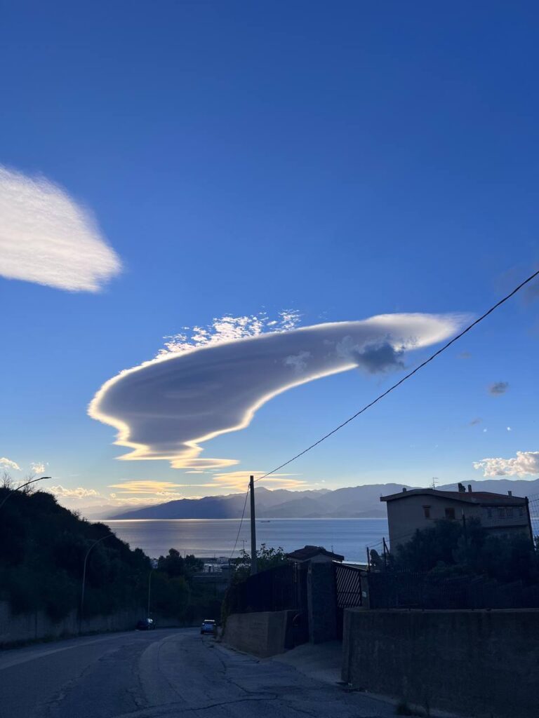 nubi lenticolari stretto di messina 27 ottobre 2026