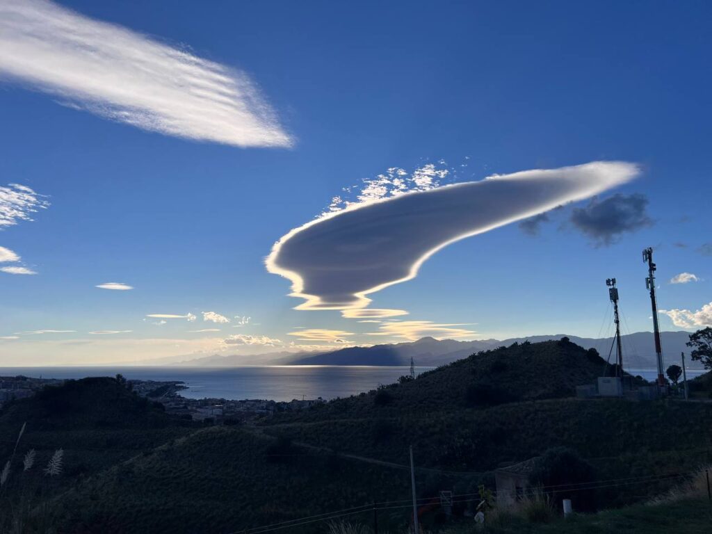 nubi lenticolari stretto di messina 27 ottobre 2026
