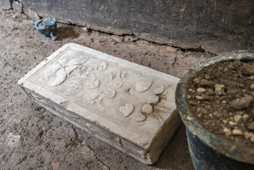 scoperta armadio donna pompei