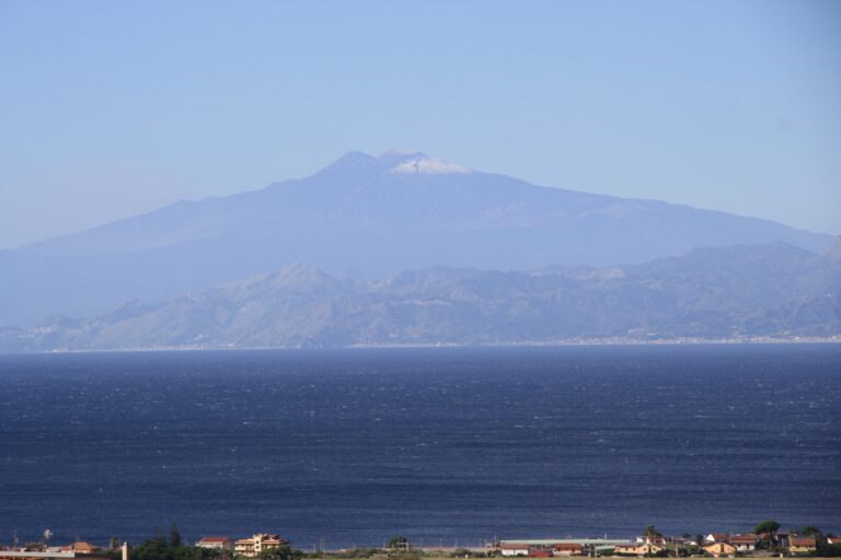stretto di messina tramontana 14 ottobre 20026