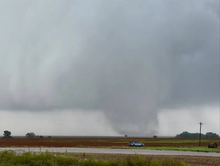 tornado kansas usa