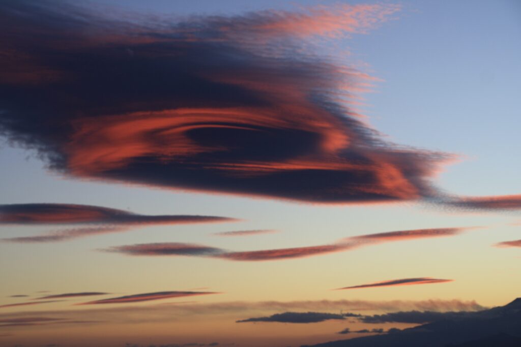 tramonto nubi lenticolari stretto di messina etna 27 ottobre 2026