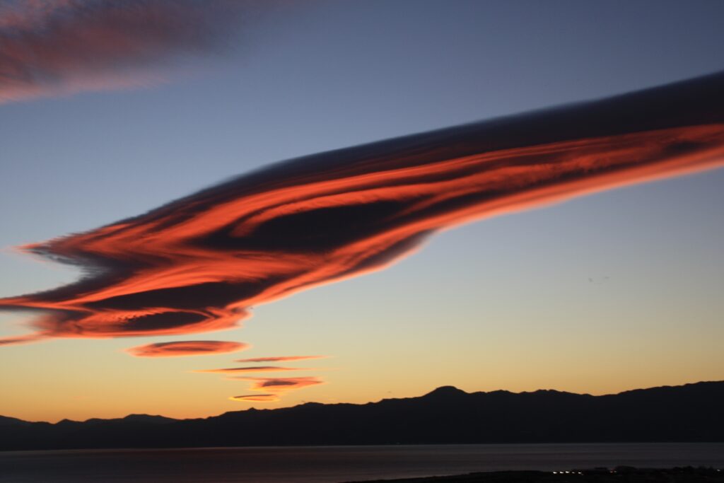 tramonto nubi lenticolari stretto di messina etna 27 ottobre 2026