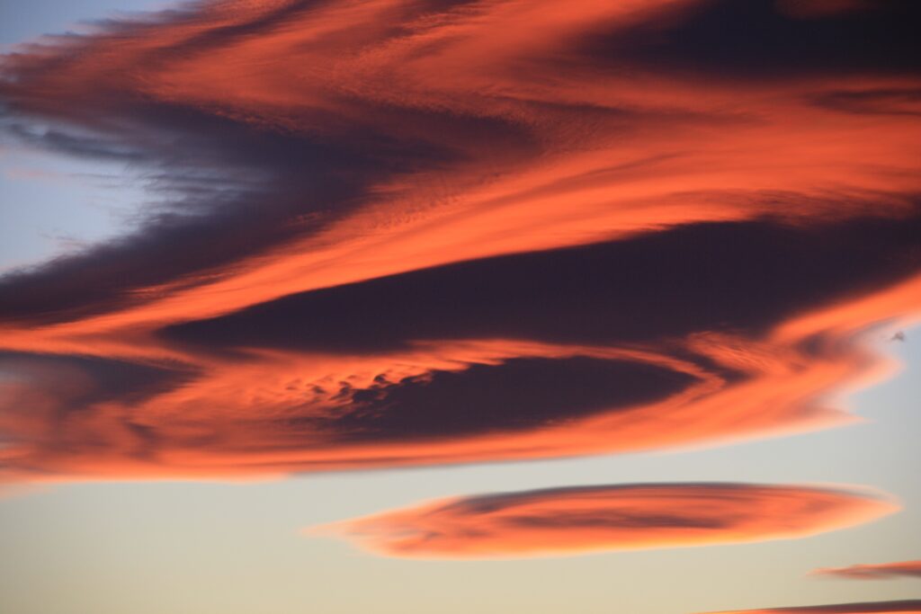 tramonto nubi lenticolari stretto di messina etna 27 ottobre 2026