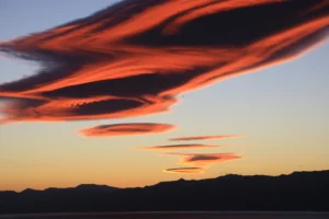 tramonto nubi lenticolari stretto di messina etna 27 ottobre 2026