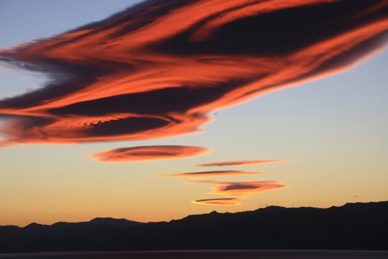 tramonto nubi lenticolari stretto di messina etna 27 ottobre 2026