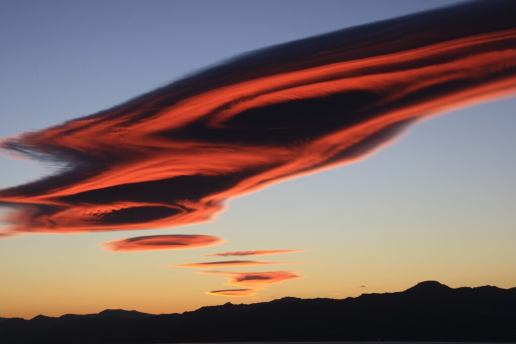 tramonto nubi lenticolari stretto di messina etna 27 ottobre 2026