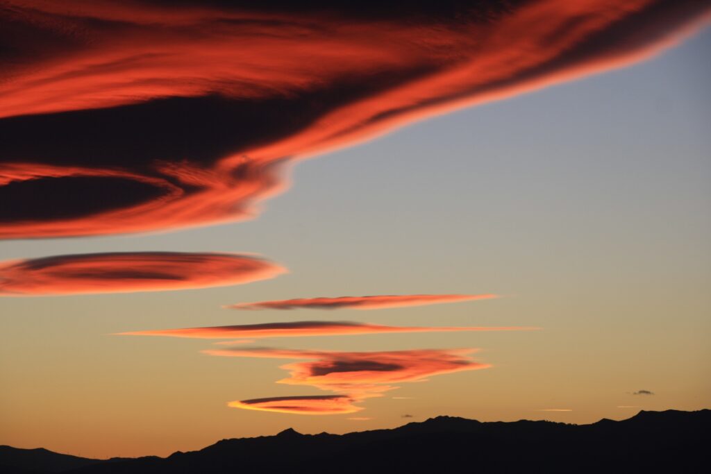 tramonto nubi lenticolari stretto di messina etna 27 ottobre 2026
