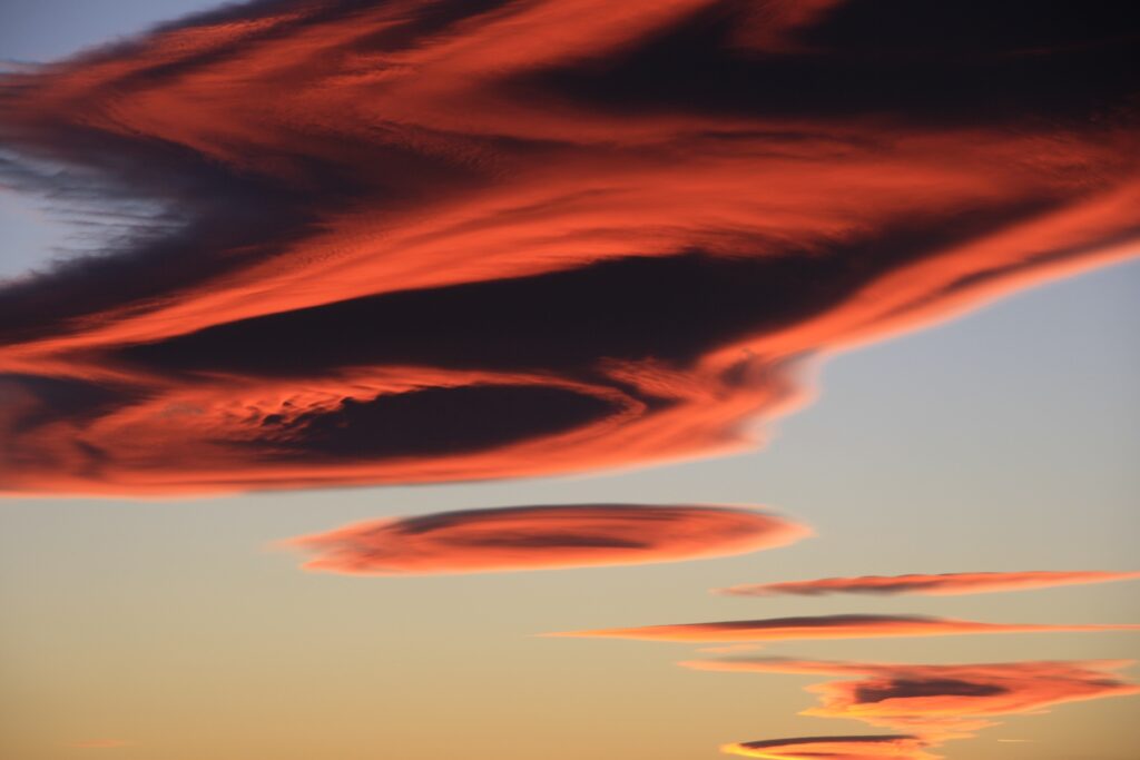 tramonto nubi lenticolari stretto di messina etna 27 ottobre 2026
